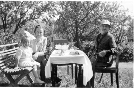 Mamma, Farmor och jag i Kålbo